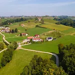 Pod Orehi - Hisa Na Podezelju - Razprseni Jeruzalem Slovenija * Miklavz pri Ormozu