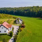 Pod Orehi - Hisa Na Podezelju - Razprseni Jeruzalem Slovenija בית נופש