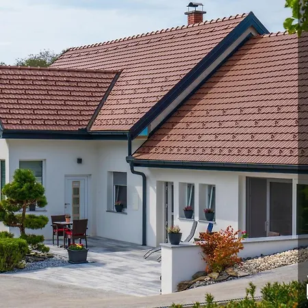 Pod Orehi - Hisa Na Podezelju - Razprseni Jeruzalem Slovenija