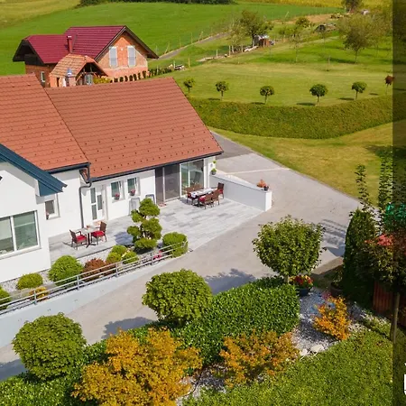 Pod Orehi - Hisa Na Podezelju - Razprseni Jeruzalem Slovenija *