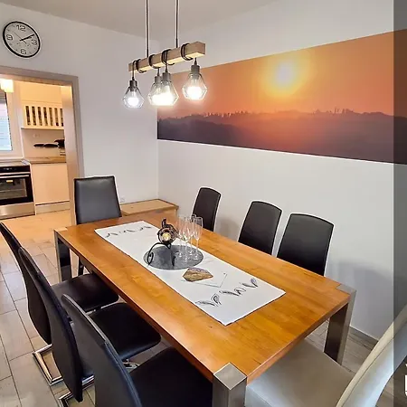 Pod Orehi - Hisa Na Podezelju - Razprseni Jeruzalem Slovenija *