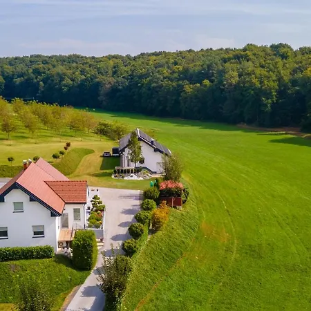Pod Orehi - Hisa Na Podezelju - Razprseni Jeruzalem Slovenija Feriehus