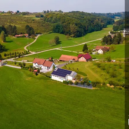 Pod Orehi - Hisa Na Podezelju - Razprseni Jeruzalem Slovenija