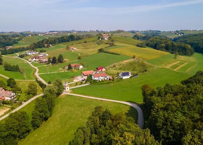 Pod Orehi - Hisa Na Podezelju - Razprseni Jeruzalem Slovenija * Miklavz pri Ormozu